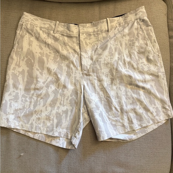 Nike White & Gray Camo Golf Shorts - Picture 1 of 3